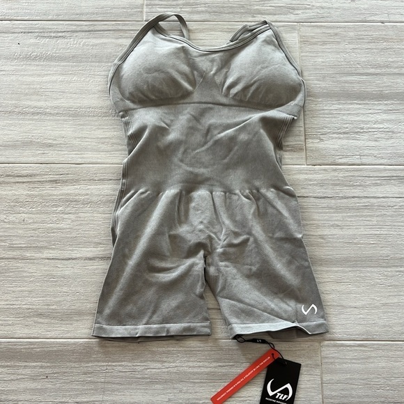 TLF Vintage Sand Sculpt Seamless Scrunch Butt Onesie tan large open back - Picture 9 of 13